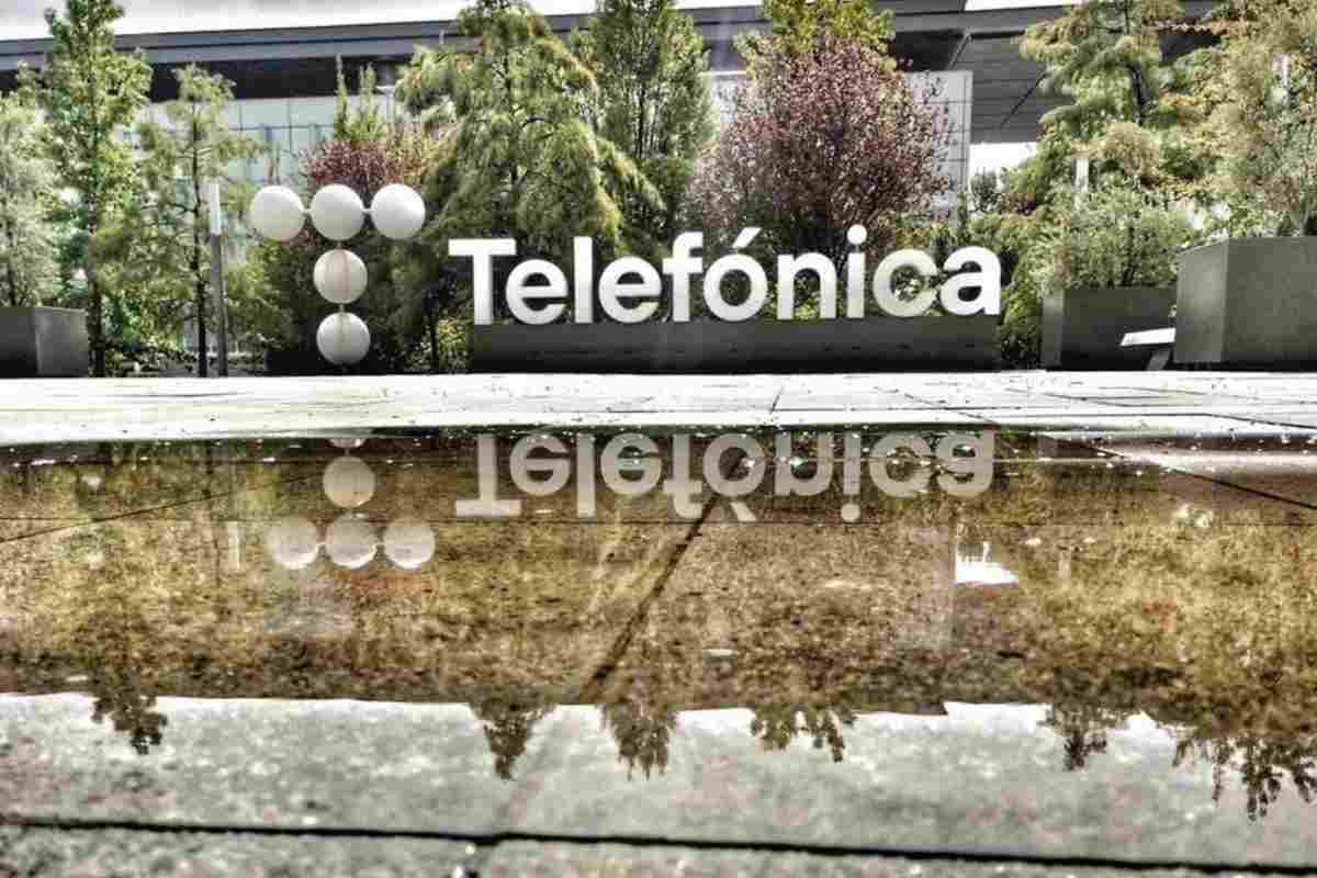 Telefónica, primera multinacional afectada por el Gobierno de coalición de Sánchez.