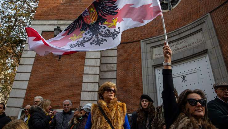 Ciudadanos españoles protestando.