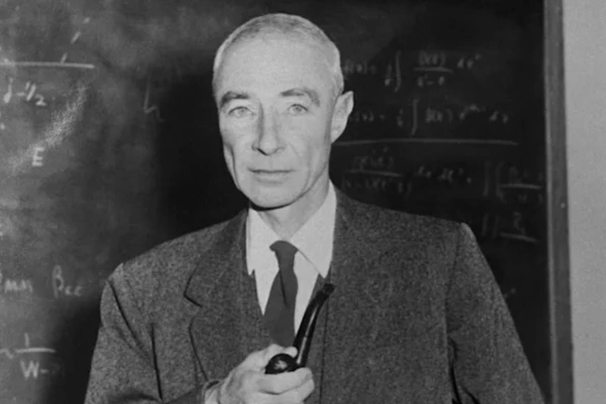 Oppenheimer en una clase de la universidad.