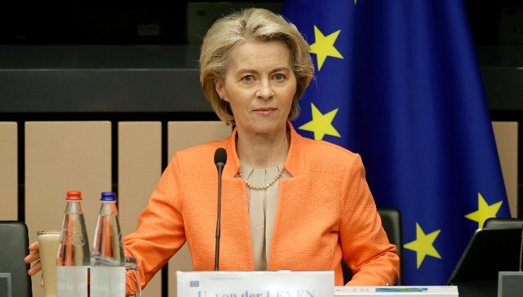 Von der Leyen pasa revista en una sesión de consulta de la UE.